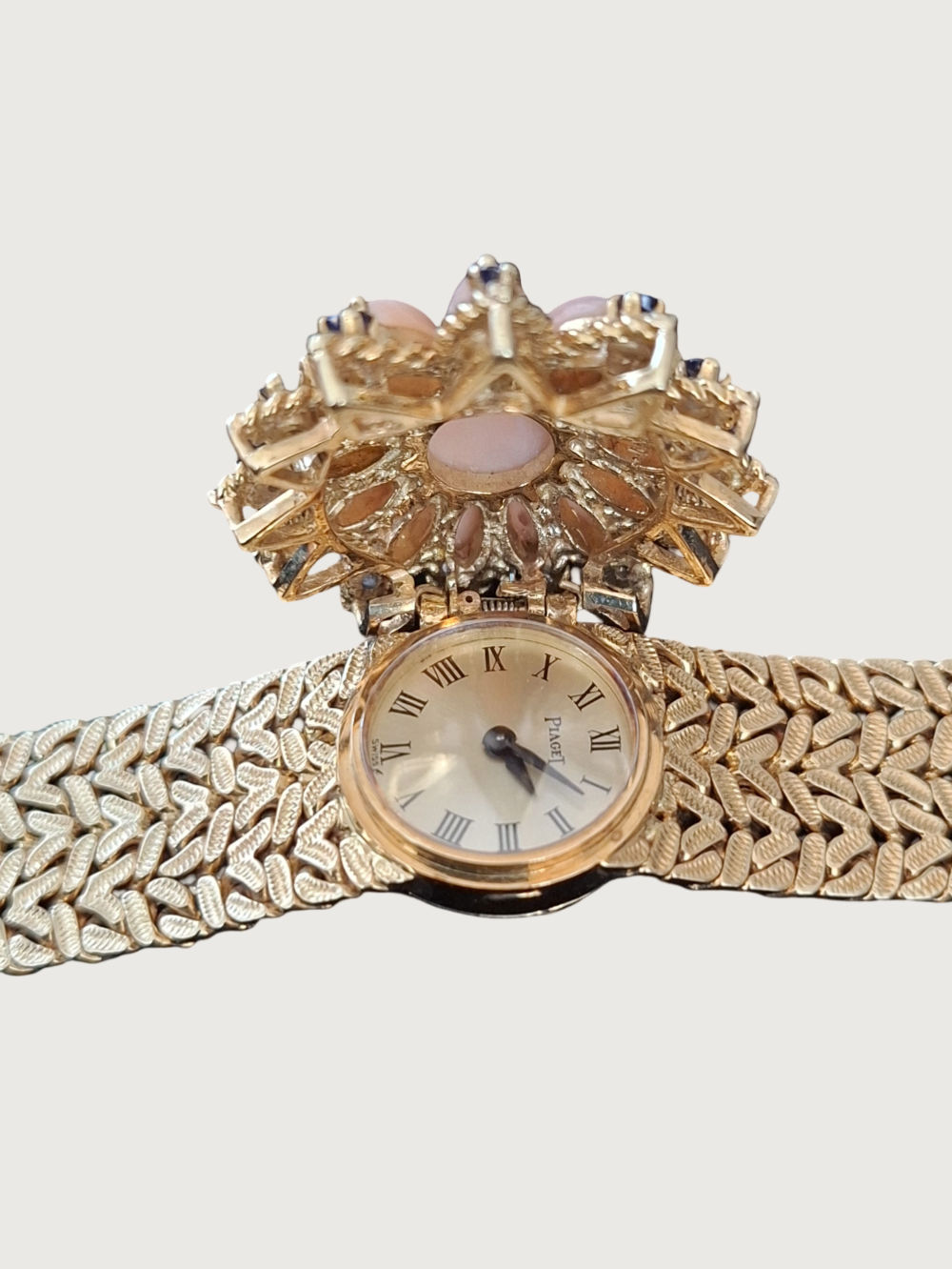 Piaget Reference 3956 N21 Yellow Gold Coral and Sapphire-set - Image 5