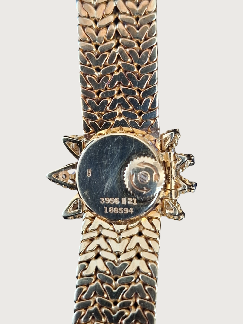 Piaget Reference 3956 N21 Yellow Gold Coral and Sapphire-set - Image 3